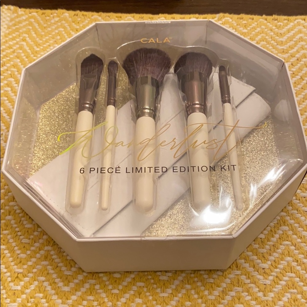 Cala Wanderlust makeup brushes